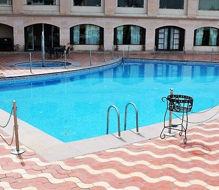 Hotel Ark Continental Rudrapur Экстерьер фото